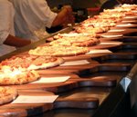 Pizza Cutter & Serving Board – Gentlemen's Hardware